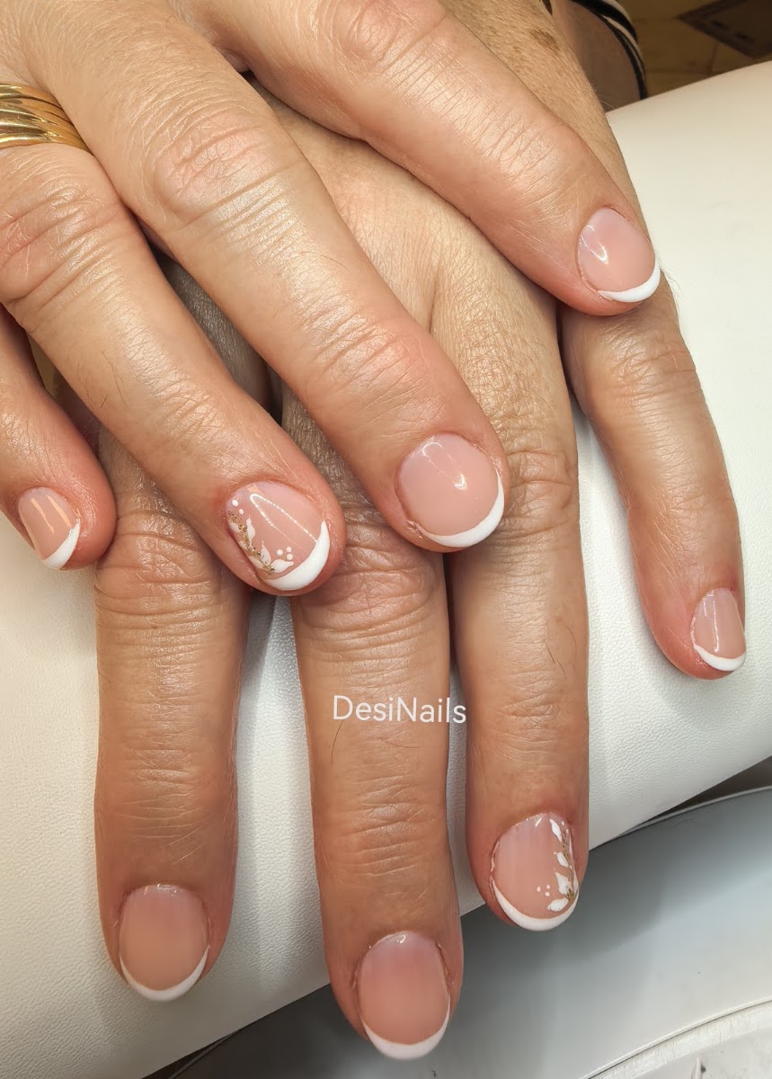Französische Maniküre von DesiNails, Nahaufnahme